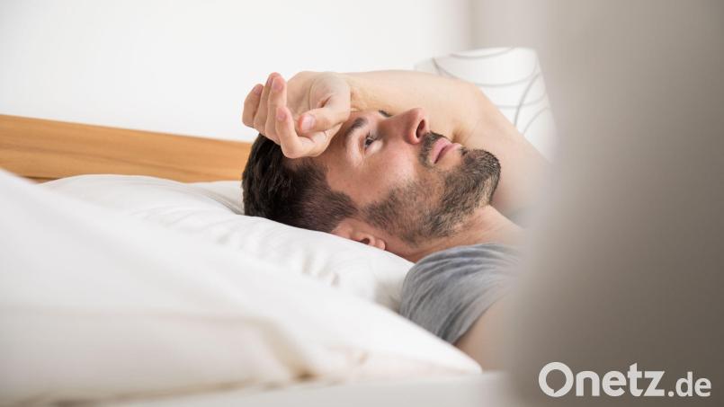 Nächtliches Aufwachen ist ein normaler Bestandteil des Schlafs und meist unproblematisch, doch anhaltende Schlafprobleme mit Auswirkungen auf den Alltag erfordern professionelle Unterstützung. Bild: Christin Klose/dpa-tmn