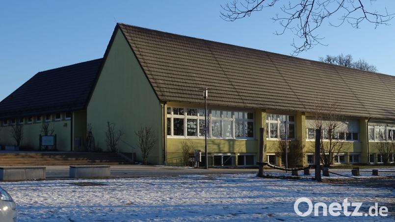 Die Grundschule in Dürnsricht wird durch bauliche Umgestaltungen zu einer Institution mit Ganztagesbetreuung. Das kostet nach momentaner Einschätzung rund 2,6 Millionen Euro. Archivbild: Houschka