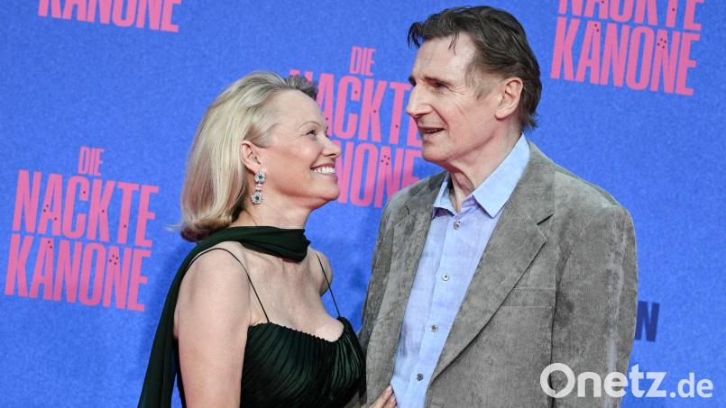Pamela Anders und Liam Neeson bei Pressetermin für „Die nackte Kanone“. (Archivbild) Bild: Jens Kalaene/dpa