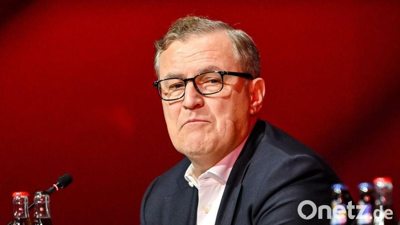 Bayern Münchens Vorstandsvorsitzender Jan-Christian Dreesen hofft auf ein Einlenken des DFB im Zoff um die Frauen-Bundesliga. (Archivbild) Bild: Harry Langer/dpa