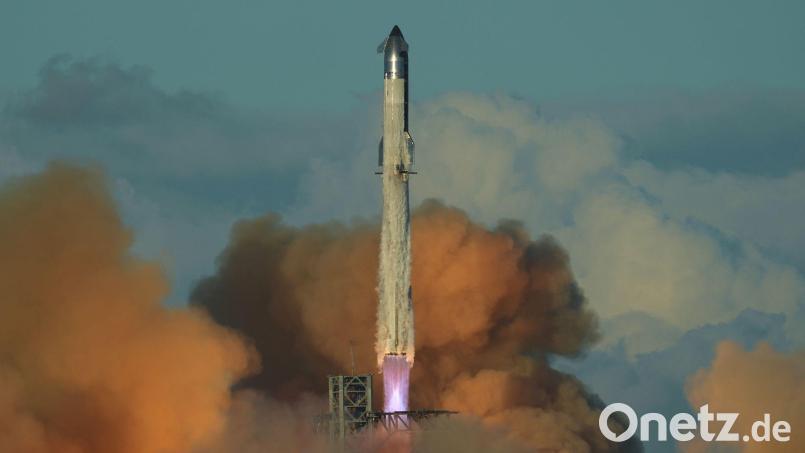 SpaceX strebt dem Bericht zufolge eine Bewertung von 1,5 Billionen Dollar an. (Archivbild) Bild: Eric Gay/AP/dpa