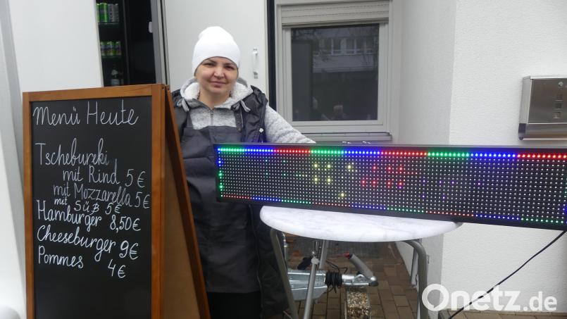 Von ihrem Küchenwagen aus bereichert Svitlana Felberg das örtliche Speisenangebot Bild: rn