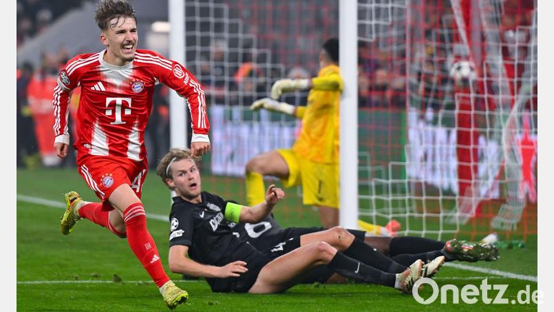 Lennart Karl (links) hat zum 2:1 getroffen. Am Ende siegten die Bayern mit 3:1 gegen Sporting Lissabon. Bild: Sven Hoppe/dpa