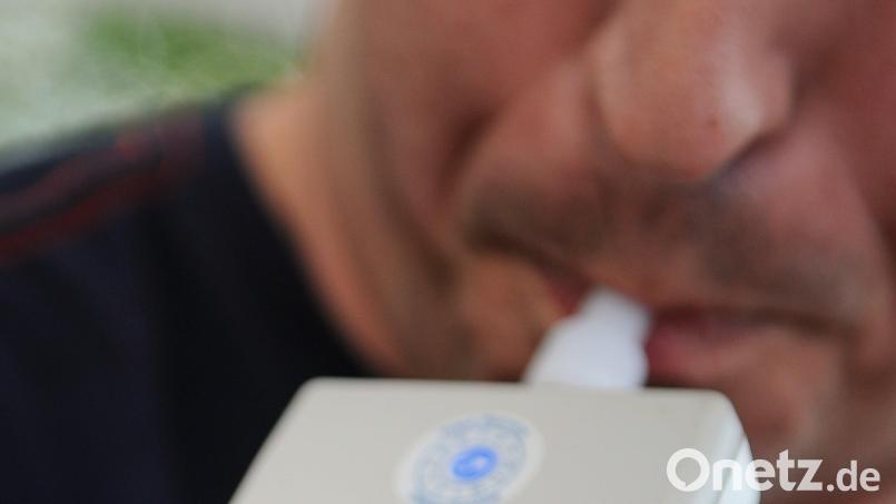 Ein Mann unter Alkoholeinfluss fuhr am Dienstag bei der Polizei in Tirschenreuth vor. Symbolbild: Britta Pedersen
