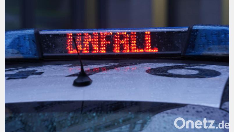 Ein Mensch kommt bei dem schweren Unfall ums Leben. (Symbolbild) Bild: Marcus Brandt/dpa