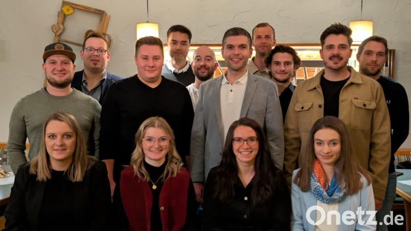 Die neue Wählergemeinschaft Junges Oberviechtach hat ihre Kandidatenliste für die Stadtratswahl 2026 vorgestellt. Bild: Philipp Troppmann