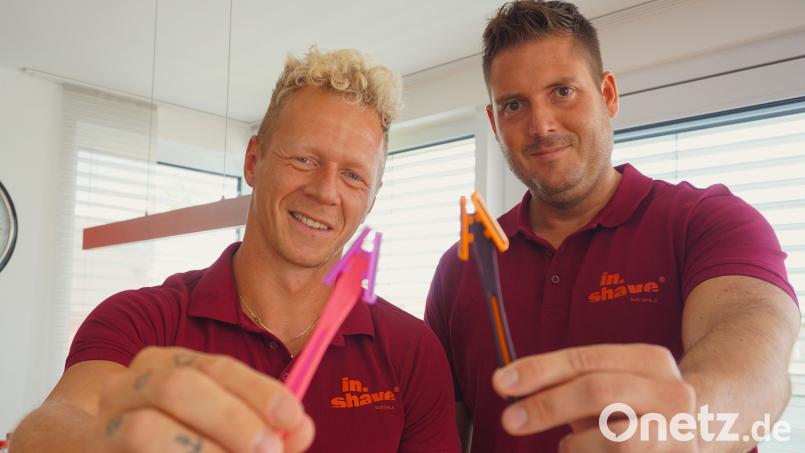 Dominik Greiler (links) und Christoph Micko entwickeln einen Rasierer für die Haare zwischen den Pobacken. Bild: jut