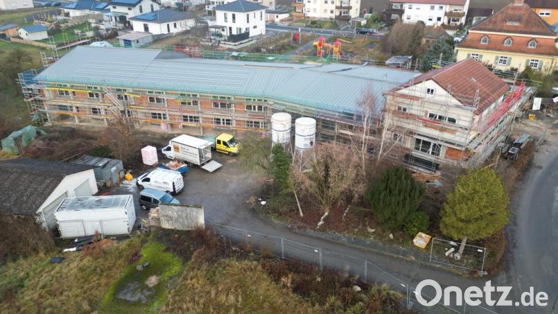 Damit der Bau im Sozialen Zentrum auch in den Wintermonaten weiter gehen kann, ist eine "Winterbauheizung" nötig. Die Gemeinde hatte dafür schon die Zustimmung erteilte, der Gemeinderat stimmte nun nachträglich zu. Bild: nza