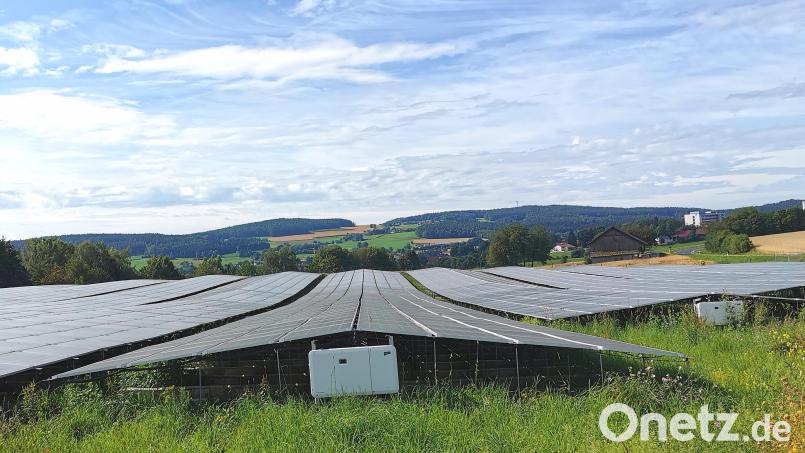 Freiflächen-Photovoltaikanlagen wie diese sollen bei Pechtnersreuth "Am Gries" entstehen. Symbolbild: Portner