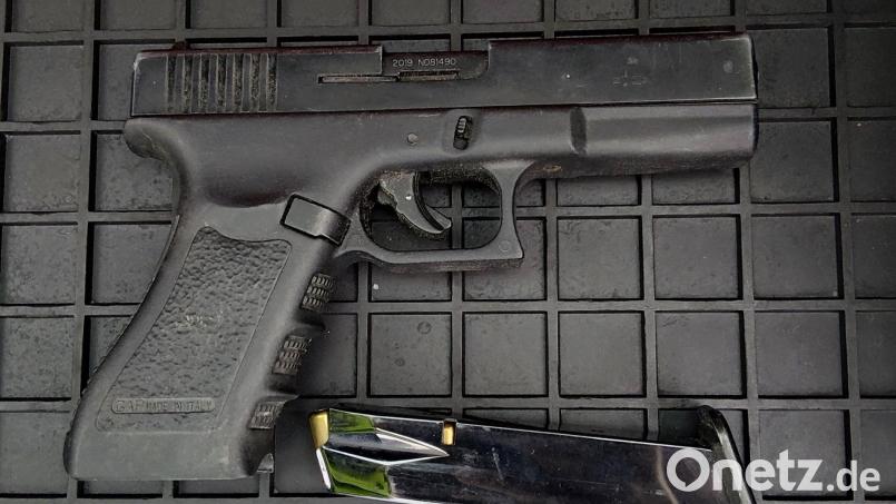 Die Bundespolizei stellte bei einer Kontrolle auf der A6 eine Schreckschusspistole sicher. Bild: Bundespolizei