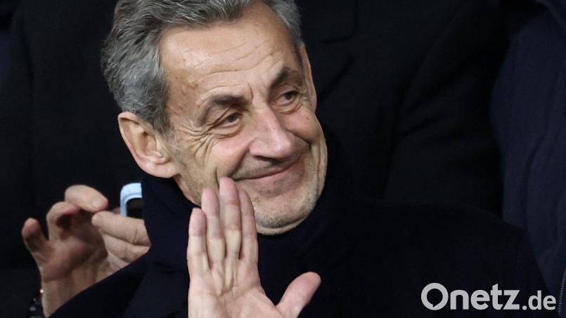 Besuche von Ehefrau Carla und Fußballspiele im Fernsehen lockerten Sarkozys Zeit hinter Gittern auf. (Archivbild) Bild: Franck Fife/AFP/dpa