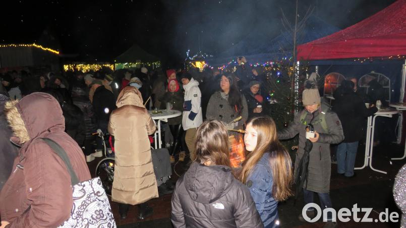 Vorweihnachtsstimmung bei der ersten Waldweihnacht in Altenstadt/WN. Archivbild: Johann Adam