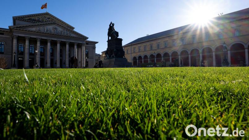 Die Neugestaltung auf dem Max-Joseph-Platz in der Landeshauptstadt München kostete die Stadt 3,87 Millionen Euro. Bild: Sven Hoppe/dpa