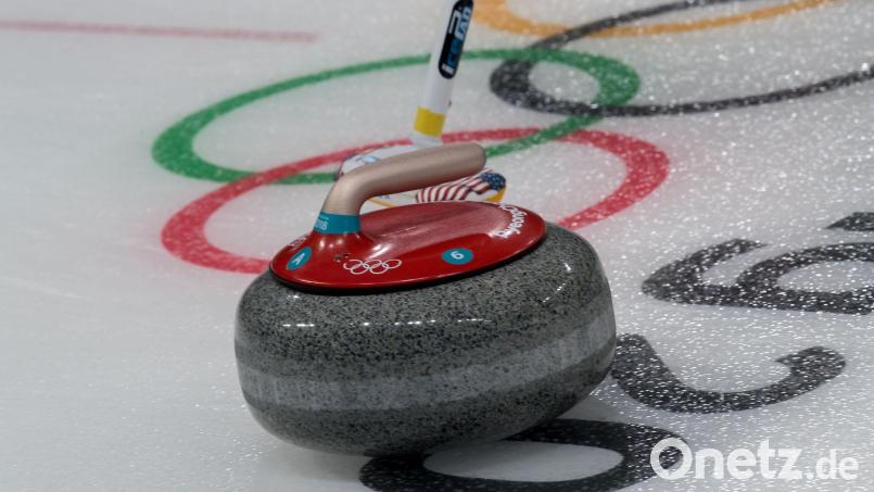 Curling findet bei Olympia ohne ein deutsches Frauenteam statt. (Archivbild) Bild: Peter Kneffel/dpa