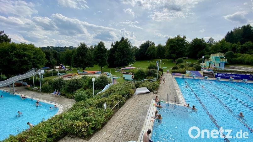 Das Freibad in Pleystein soll zum Naturbad umfunktioniert werden. Im Stadtrat wird über das Thema nach wie vor recht hitzig debattiert. Archivbild: Eichl