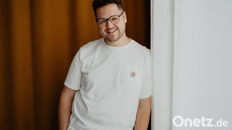 In den Dienst der guten Sache stellt sich auch DSDS-Teilnehmer Felix Gleixner. Bild: Miriam Koch/exb