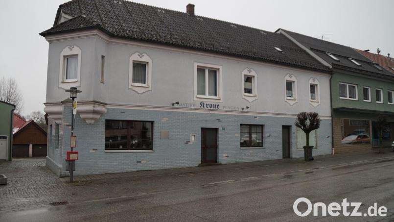 Das ehemalige Gasthaus "Zur Krone" in der Hauptstraße von Schönsee soll für eine Tagespflege und Demenz-WG umgestaltet werden. Bild: wel