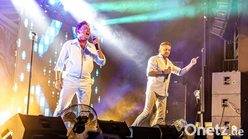 Mit neuen Songs aus ihrem gleichnamigen Album „Bube Dame König“ machen Fredi und Martin auch in Amberg Station. Bild: Gerhard Wingende Fotografie