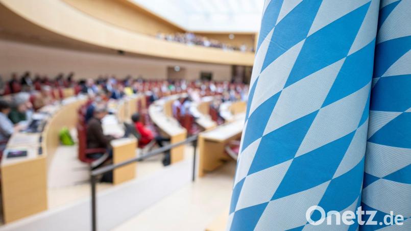 Gesetze quasi im Stundentakt - das gab es kurz vor Weihnachten im Landtag. (Archivbild) Bild: Peter Kneffel/dpa