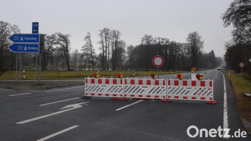 Die gesperrte Bundesstraße 22 zwischen Altenstadt/WN bis zur Abzweigung Parkstein soll ab 19. Dezember wieder für den Verkehr freigegeben werden. Bild: fz
