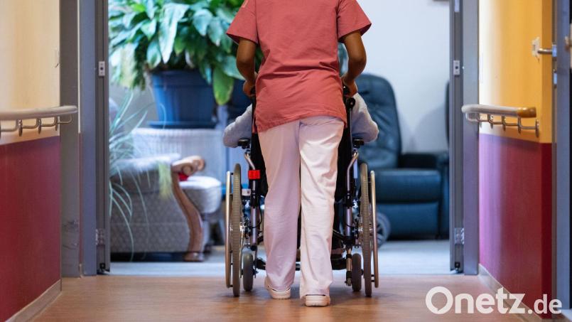 Bis Ende kommenden Jahres soll es eine Pflegereform geben. (Archivbild) Bild: Marijan Murat/dpa