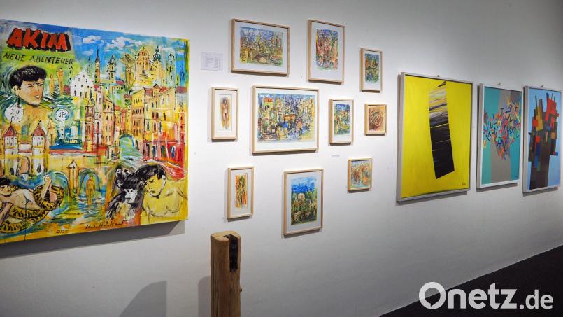 Achim Hüttner porträtiert am Sonntag Besucher in der Stadtgalerie Alte Feuerwache in Amberg. Bild: Georg Birner/Stadtgalerie ALTE FEUERWACHE