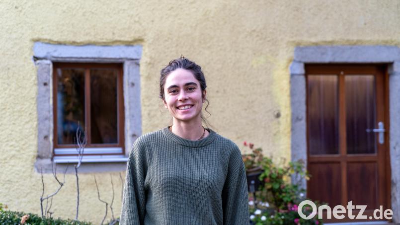 Die Belugalinsen kamen an. Stefanie Weig (28) von der Finstermühle bei Pleystein kochte in der Sendung "Landfrauenküche" am Montagabend auf. Am Tag danach meldeten sich viele Freunde und Bekannte bei ihr, die ihr die Daumen drücken. Das Finale wird am 22. Dezember ausgestrahlt. Bild: Franka Eichl