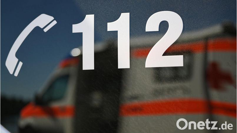 Mehrere Rettungswagen waren im Einsatz. (Symbolbild) Bild: Patrick Seeger/dpa