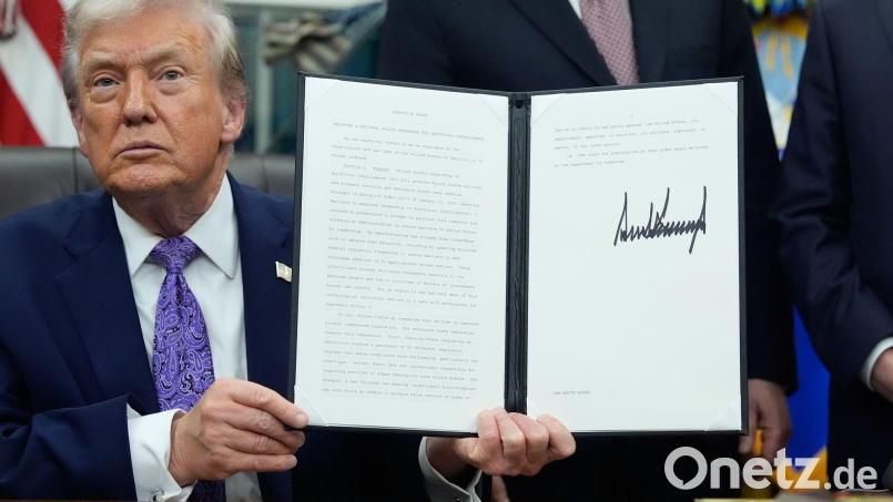 Donald Trump will KI-Gesetze einzelner Bundesstaaten eindämmen. (Archivbild) Bild: Alex Brandon/AP/dpa