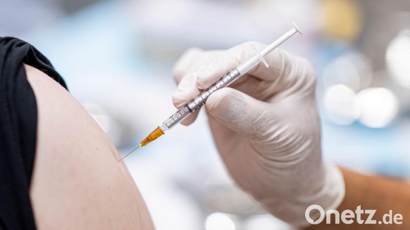 Weniger Menschen ließen sich in der vergangenen Saison gegen Influenza impfen. (Symbolbild) Bild: Fabian Sommer/dpa