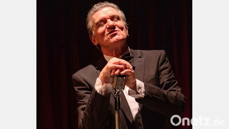 Michael Ophelders erinnert an Frank Sinatra. Bild: Matthias Stutte/exb