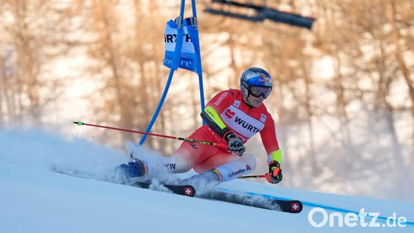 Dritter im Riesenslalom von Val d'Isère: Marco Odermatt. Bild: Giovanni Auletta/AP/dpa