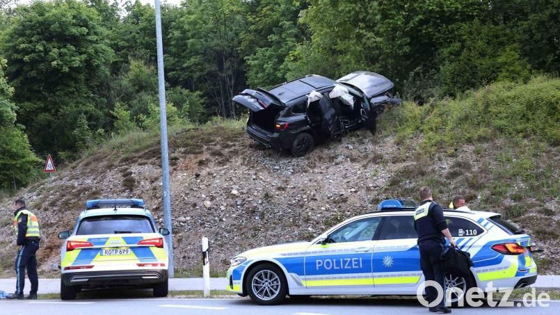 Die drei Männer waren im Mai in ihrem Wagen auf der Flucht vor der Polizei verunglückt. (Archivbild) Bild: Daniel Scharinger/APA/dpa