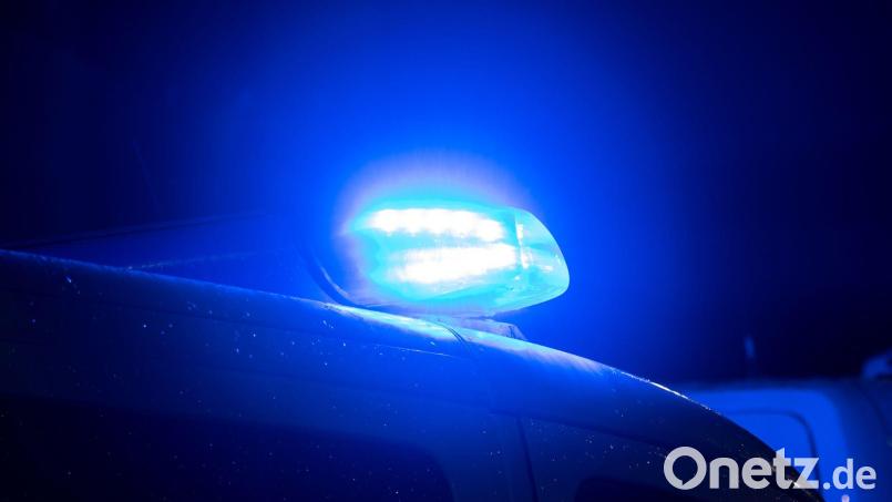 Die Polizei fahndete nach der flüchtigen Frau - sie wurde auf einem Parkplatz angetroffen. Symbolbild: Sarah Knorr/dpa