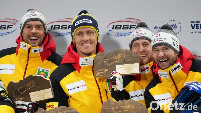 Johannes Lochner (r) fängt mit seiner Crew Francesco Friedrich im Viererbob-Weltcup in Lillehammer noch ab und gewinnt. (Archivbild) Bild: Andrew Medichini/AP/dpa