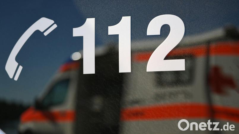 Die Feuerwehr und der Rettungsdienst rückten aus. Symbolbild: Patrick Seeger/dpa