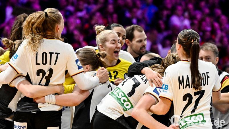 Die deutschen Handballerinnen würden sich über einen Besuch von Bundeskanzler Friedrich Merz zum WM-Finale freuen. Bild: Federico Gambarini/dpa