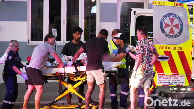 Zunächst gab es keine offiziellen Angaben zu Toten und Verletzten. Bild: Mark Baker/AP/dpa