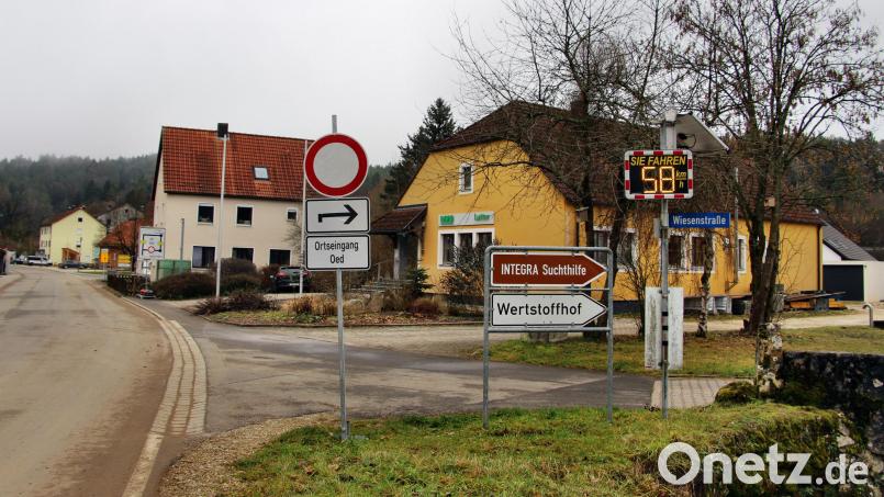 Das mobile Geschwindigkeitsmessgerät am Ortseingang von Etzelwang aus Richtung Kirchenreinbach soll dort ständig bleiben. Bild: ds