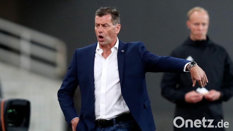 Trainer in Japan: Der frühere Bundesliga-Coach Michael Skibbe. (Archivbild) Bild: Thanassis Stavrakis/AP/dpa