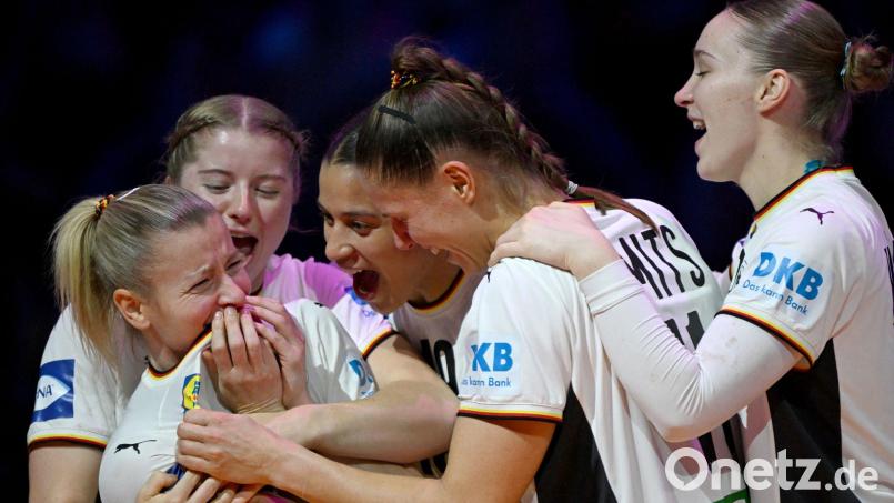 Die deutschen Handballerinnen feiern WM-Silber. Bild: Federico Gambarini/dpa