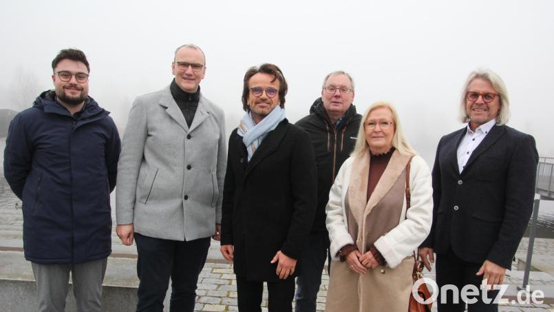 Die Kreistagskandidaten der FDP sind (von links) Johannes Weidhas, Christian Gleißner, Landratskandidat Dr. Bernd Withöft, Reinhard Heinrich, Christine Wolf-Singer und Wolfgang Karbstein. Bild: kro