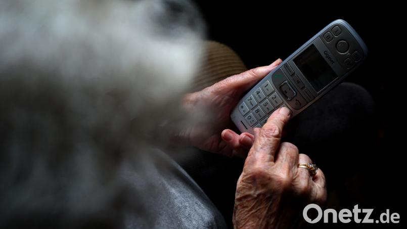 Der Patienten- und Pflegebeauftragte der Bayerischen Staatsregierung warnt vor betrügerischen Anrufen, die sich an Pflegebedürftige und deren Angehörige richten. Symbolbild: Karl-Josef Hildenbrand