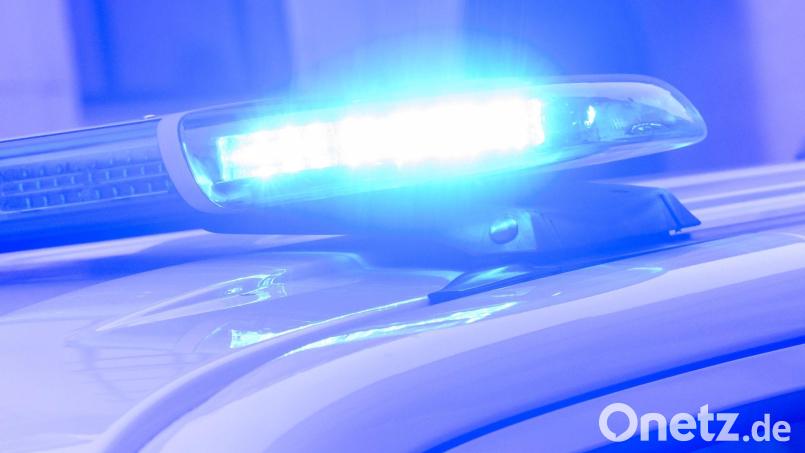 Die Polizei schätzt den entstandenen Sachschaden auf mindestens 180.000 Euro. (Symbolbild) Bild: Julian Stratenschulte/dpa