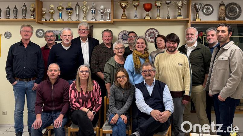 Diese Kandidaten der Liste Siedlergemeinschaft Schwarzenfeld stellen sich der Marktratswahl im März. Bild: Ursula Dausch/exb