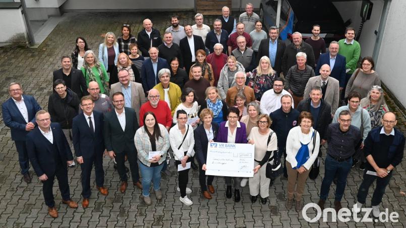 Mit einer Spendenaktion hat die VR Bank Amberg-Sulzbach eG kurz vor Jahresende zahlreiche karitative und soziale Einrichtungen in der Region unterstützt. Bild: Stephanie Fuchs, VR Bank Amberg-Sulzbach eG