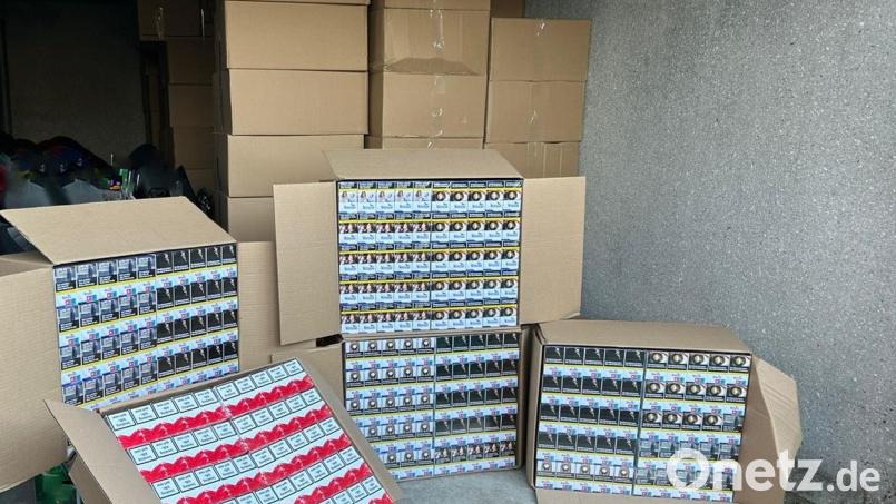 Der Zugriff erfolgte bereits in der vergangenen Woche als eine Observationseinheit des Zollfahndungsamts Essen die Auslieferung und Übergabe der Ware beobachtete. Bild: --/ZFA Essen/dpa