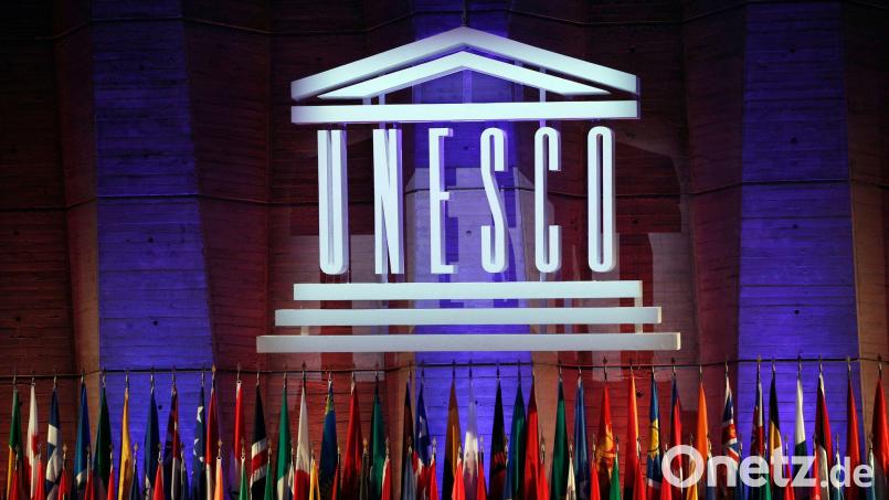 Medien weltweit sind unter Druck und die freie Meinungsäußerung wird immer stärker eingeschränkt. Die Unesco zieht eine Parallele zu unfriedlichen Zeiten. (Archivbild) Bild: Christophe Ena/AP/dpa