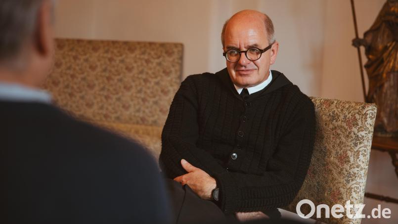 „Man muss sich fragen, was möchte ich eigentlich machen im Leben? Was bereitet mir wirklich Freude?“ Dr. Beda Sonnenberg, Abt des Benediktinerklosters in Plankstetten, im Gespräch mit dem Redakteur des Karrieremagazins "work:life OBERPFALZ". Bild: Sara Neidhardt