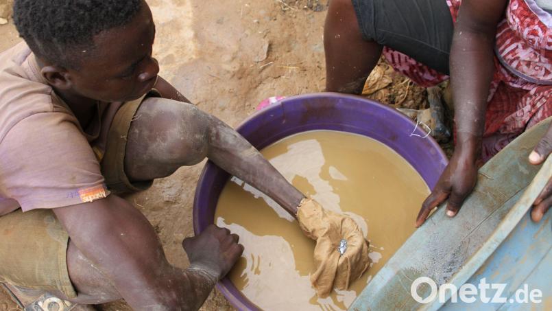 Wer von Kinderarbeit profitiert, soll durch das Gesetz zur Rechenschaft gezogen werden können. (Symbolbild) Bild: picture alliance / dpa